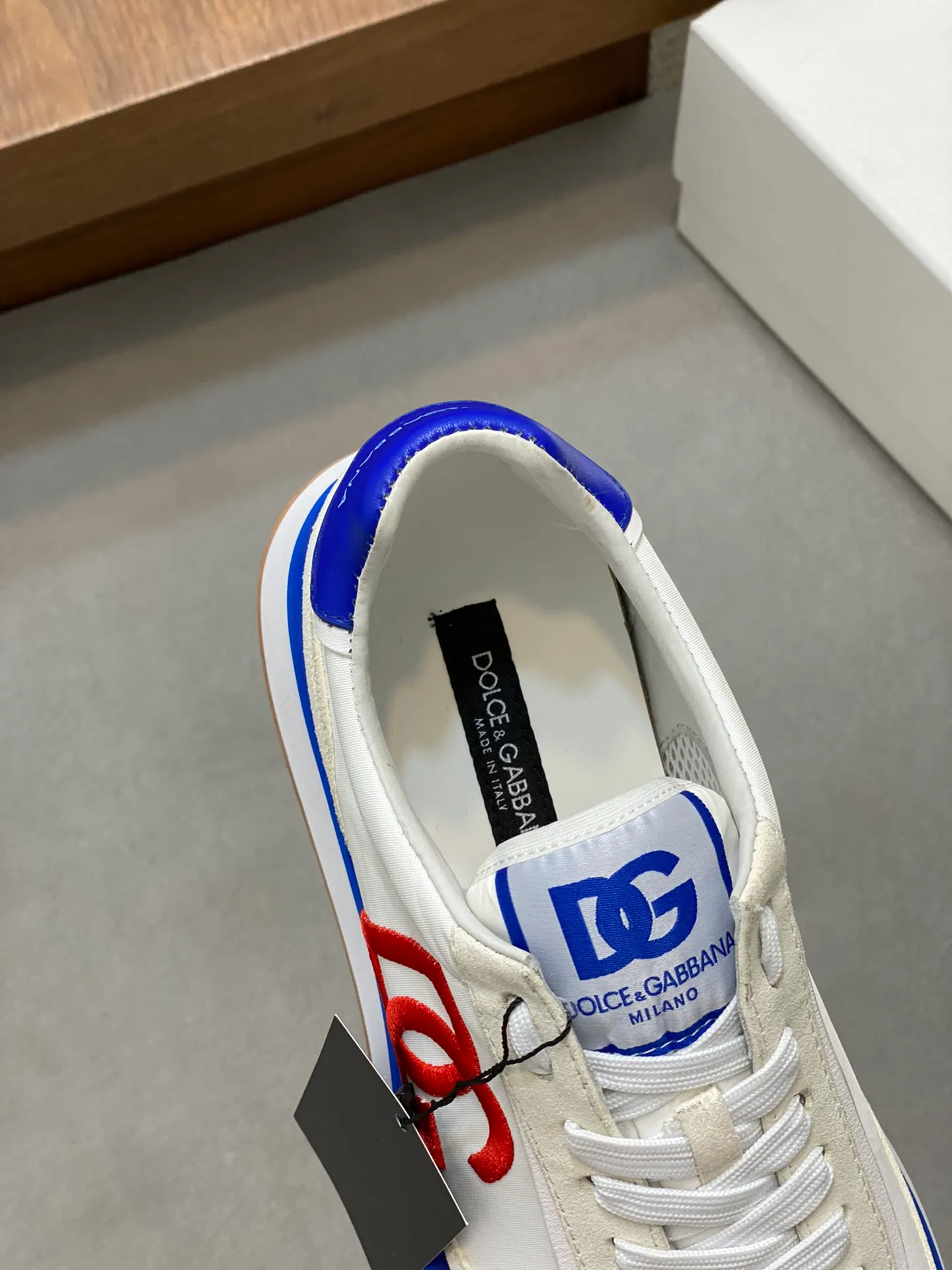 Men's Men's Shoes💰440【New Style】🐝🐝DG••New••Dolce&G*_dgDolce&G*_dgDolce & G*_dg 2024 Early Spring New Men's Lace-up Leather Casual Sports Shoes Made of imported suede cowhide spliced ​​with waterproof fabric, mixed and matched color design, a fashionable and energetic sports shoe that easily meets the needs of modern dressing and highlights the contemporary lifestyle style. The foot is fully lined with cowhide for greater comfort. The tongue and heel are decorated with logos. It is equipped with a rubber outsole. The heel and toe are wrapped to further protect our feet. It is a model worth buying! Size: 39-44 (customized at 38.45)